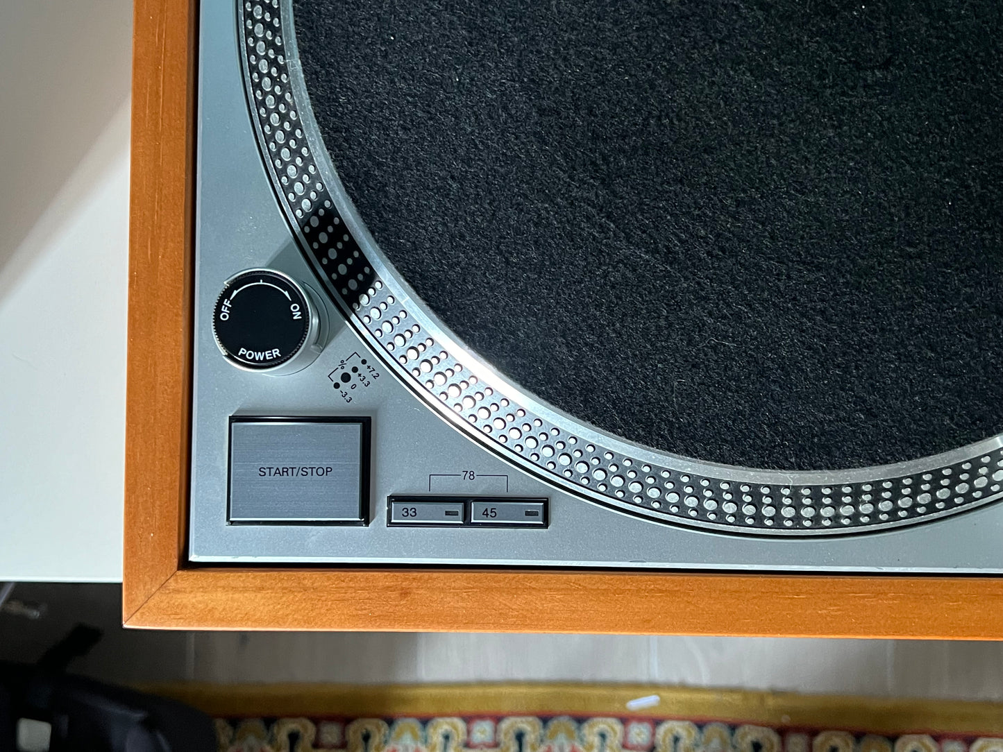 Plinto Technics SL 1200/1210 (pino tinte cerezo)